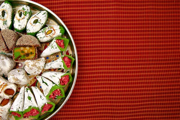 Indiska sötsaker i plattan — Stockfoto