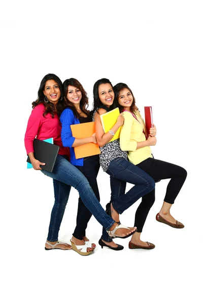 Grupo de estudiantes femeninas sonrientes, aisladas sobre fondo blanco . — Foto de Stock