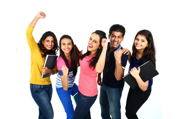 Feliz retrato sonriente de un grupo de jóvenes asiáticos mirando a la cámara, sonriendo y celebrando. Aislado sobre fondo blanco . Imagen De Stock