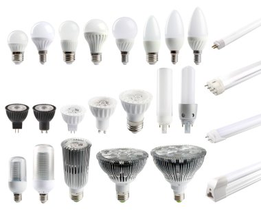Beyaz arka plan üzerinde izole Led ampuller büyük bir set