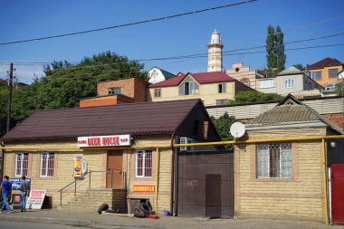 Makhachkala. Şehir manzarası. Şehir merkezindeki konut binaları