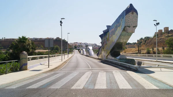 Alcala Guadaira 西班牙塞维利亚 的龙桥 龙形状的形象桥 — 图库照片