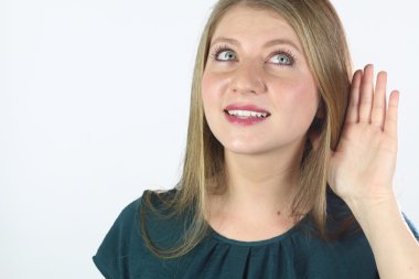 genç kadın dinleme dedikodu