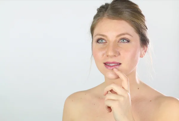 Hautpflege -Mädchen berührt ihr Gesicht — Stockfoto