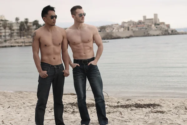 Two sexy males next to the sea — Stock Photo, Image