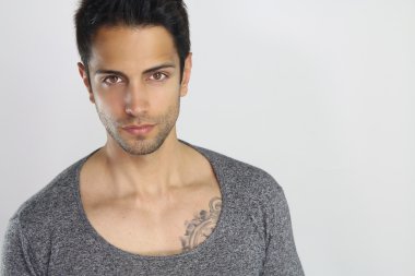 yakışıklı erkek modeli