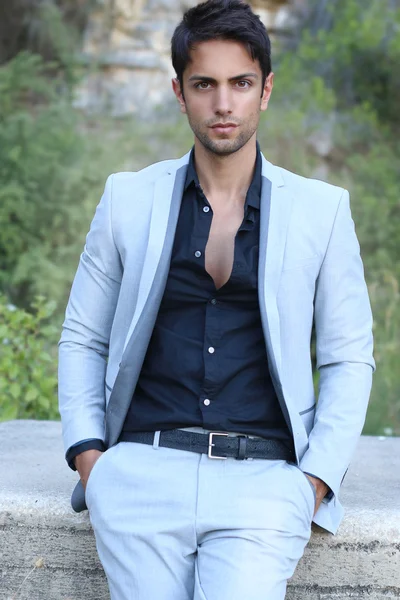 Elegant brown man wearing a suit