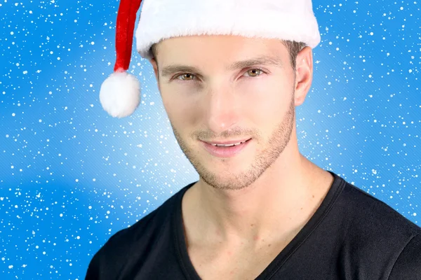 Joven con sombrero de Santa — Foto de Stock