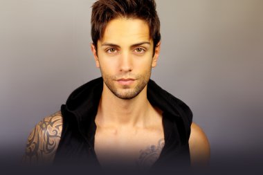 Adam moda görünümü ile