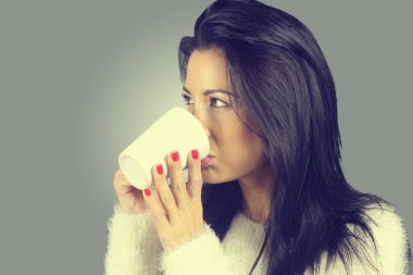 Sıcak çikolata içme kadın