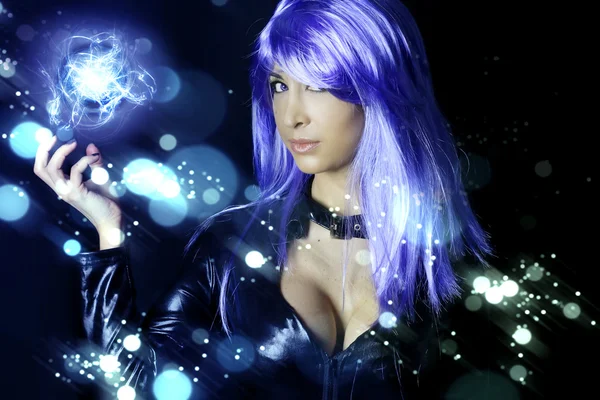 Mulher poderosa com cabelo azul — Fotografia de Stock