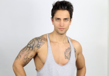 yakışıklı atletik erkek