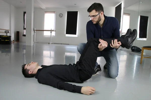 Genç adam bilincini kaybeder