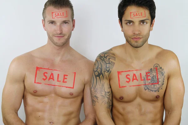 Два сексуальных мужчины на продажу — стоковое фото