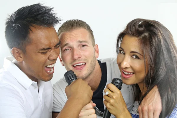Three friends singing — Stock Photo, Image