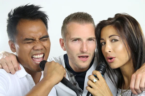 Group of friends singing — Stock Photo, Image