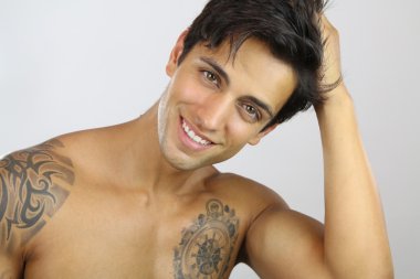 seksi erkek gülümseyen