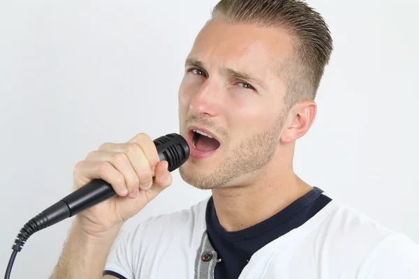 Man doing a karaoke — Stock Photo, Image