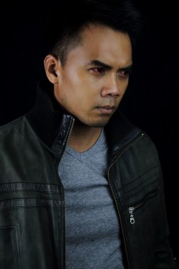 Genç Asyalı vampir