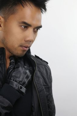 moda stil - yakışıklı adam