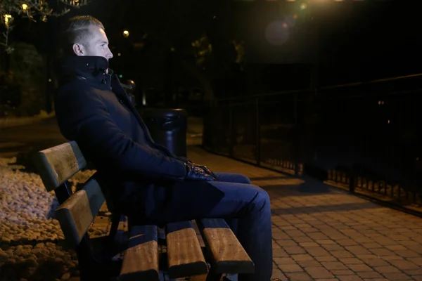 Man sitting on a bench — Stock Photo, Image