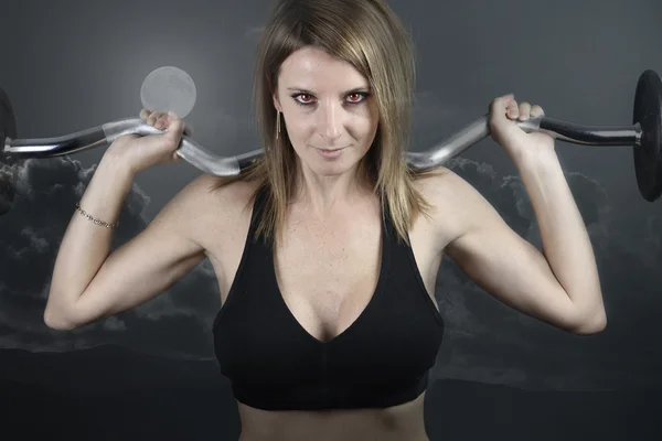 Vampire woman doing weight training — Stock Photo, Image