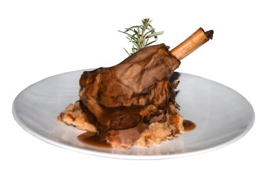 Beyaz plaka üzerinde kuzu budu