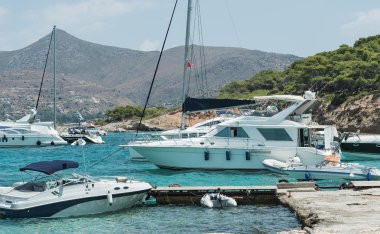 Yatlar kıyıda vardır