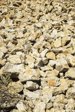 unprocessed marble in the form of small stones