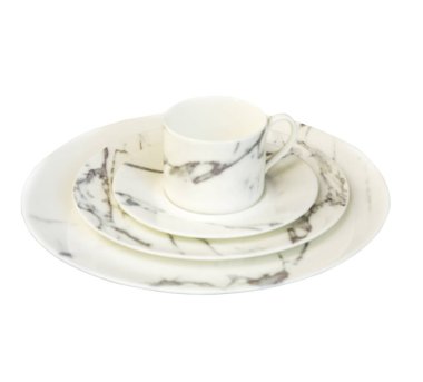 Tabaklar - yemek, aperatif ve tatlı, fincan, beyaz arka planda izole