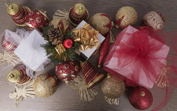 Decorações de Natal e presentes — Fotografia de Stock