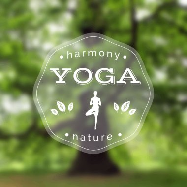 Yoga illüstrasyon vektör. bir ağaç arka planda yoga stüdyosu adı.