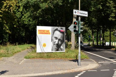 Duesseldorf, Almanya - 02 Eylül 2021: Alman federal seçimlerinin afişleri ve afişleri. Poster.