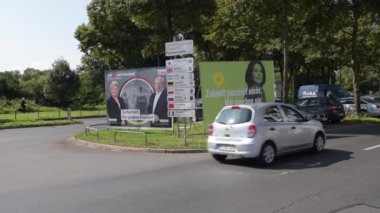 Düsseldorf, Almanya - 02 Eylül 2021: Alman federal seçimlerinin afişleri ve afişleri. Poster.