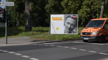 Duesseldorf, Almanya - 02 Eylül 2021: Alman federal seçimlerinin afişleri ve afişleri. Poster. FDP Christian Lindner,