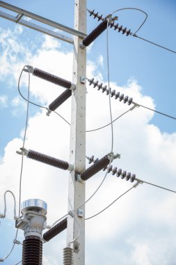 Otomatik voltaj regülatörü elektrik sisteminin parçası