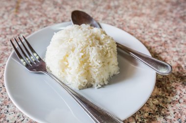 silverwar ile beyaz tabak pirinç