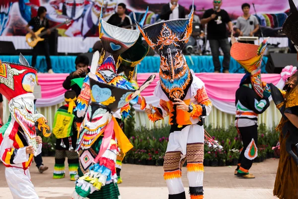 Loei, thailand-juni 28: ghost festival "phi ta khon". mask p — Stockfoto