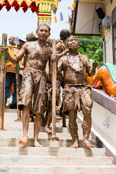 LOEI, TAILANDIA-28 DE JUNIO: Festival Fantasma "Phi Ta Khon". La máscara p — Foto de Stock