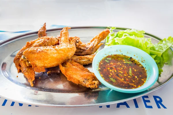 Tavuk kanadı soslu baharatlı, Tay tarzı. — Stok fotoğraf