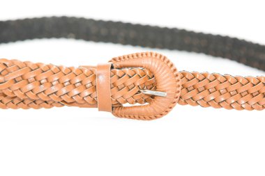 beyaz izole kahverengi örgü kadın deri kemer