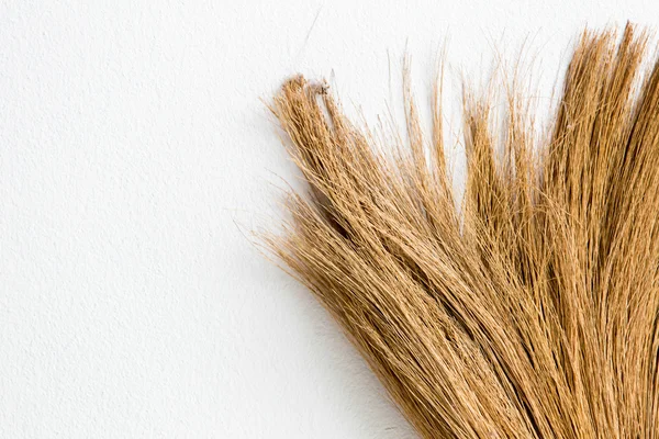 duvara eski süpürge