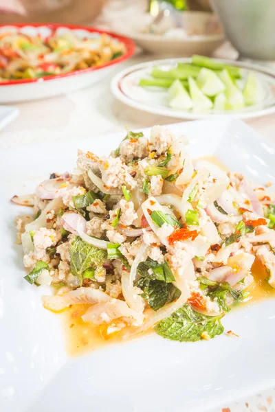 Salade de porc haché épicée, cuisine thaïlandaise — Photo