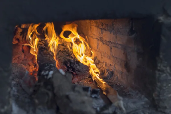 熱いストーブの薪 — ストック写真