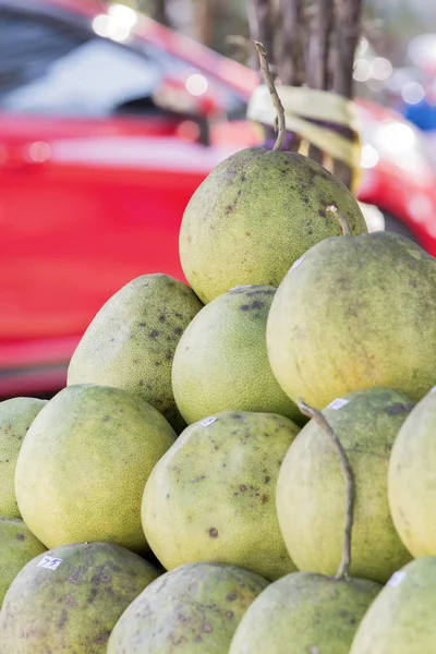 Pomelo na venda — Fotografia de Stock