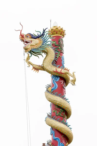 Golden dragon staty på pole i kinesisk stil — Stockfoto