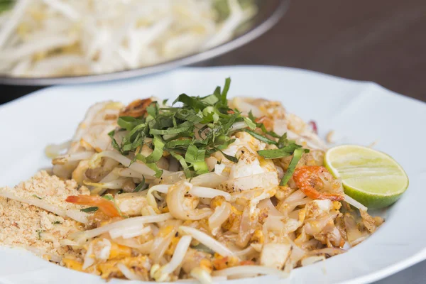 Pad Thai Goong Sod (Palitos de arroz frito con camarones). Estilo tailandés — Foto de Stock