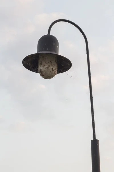Стара брудна світиться лампа — стокове фото