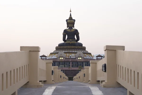 Πίσω από την μεγάλη εικόνα του Βούδα στην Ταϊλάνδη — Φωτογραφία Αρχείου