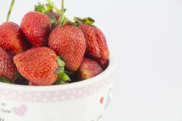 컵에 담긴 신선 한 딸기 — 스톡 사진